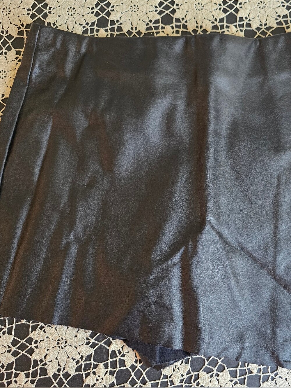 Indigo Rising Black Faux Leather Skort, Short / Skirt, Womens Large